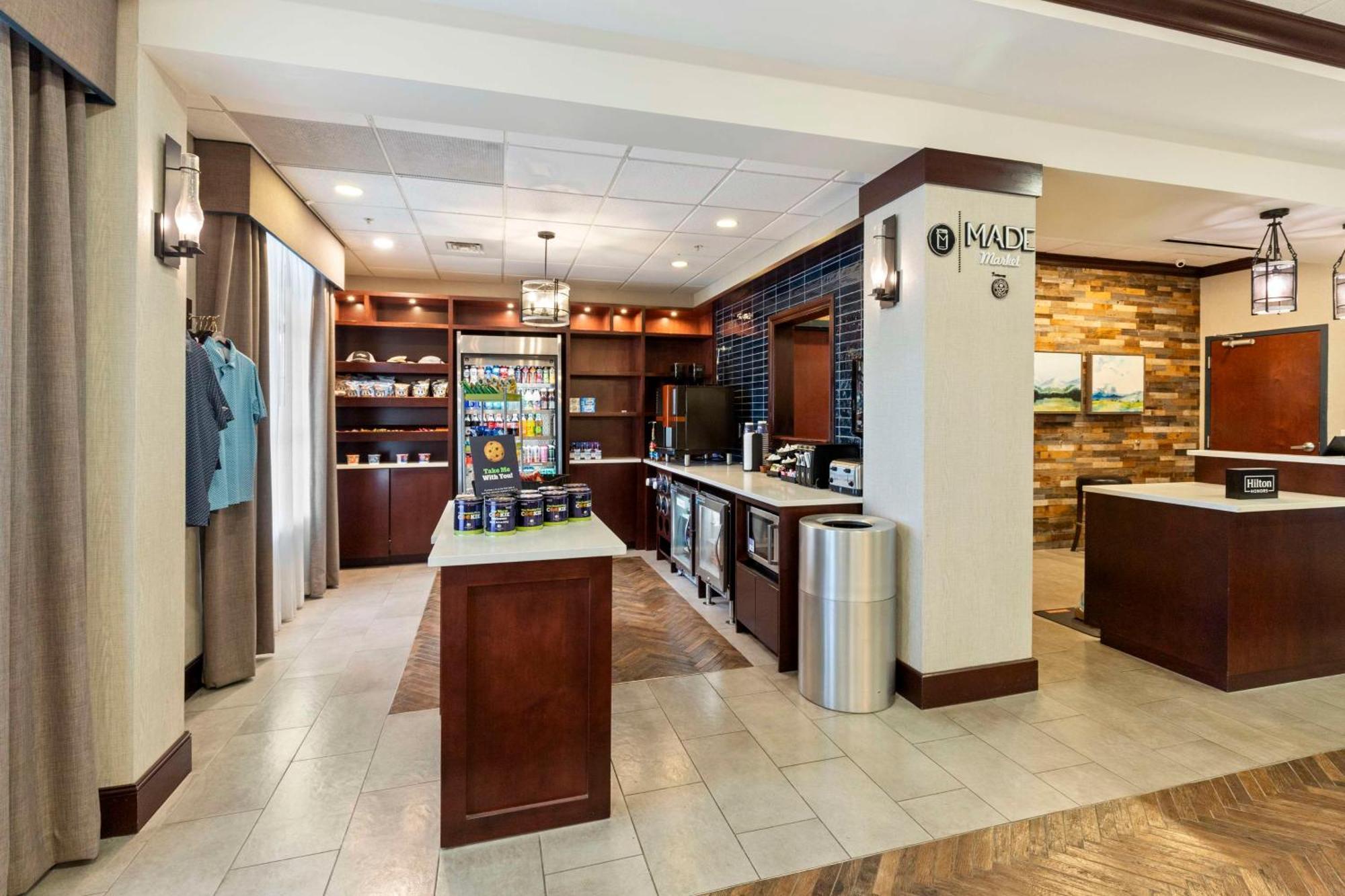 Doubletree By Hilton Front Royal Blue Ridge Shadows Hotel Екстериор снимка