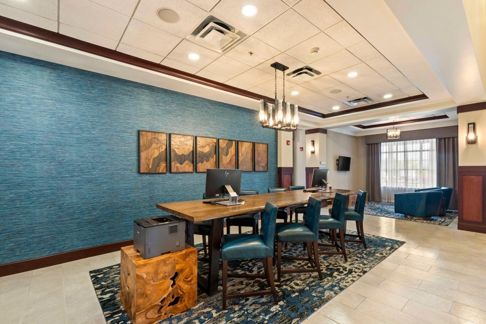 Doubletree By Hilton Front Royal Blue Ridge Shadows Hotel Екстериор снимка
