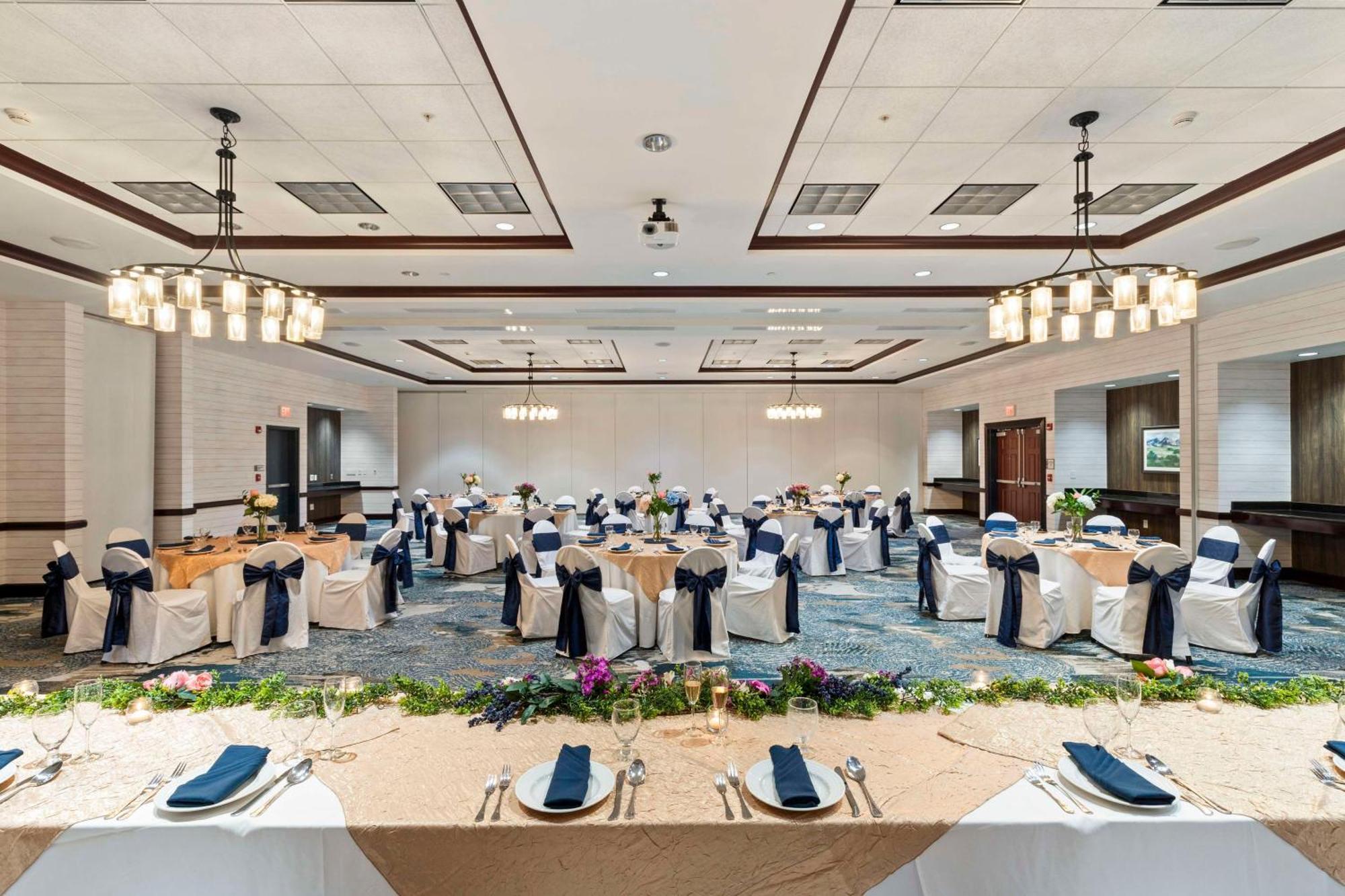 Doubletree By Hilton Front Royal Blue Ridge Shadows Hotel Екстериор снимка
