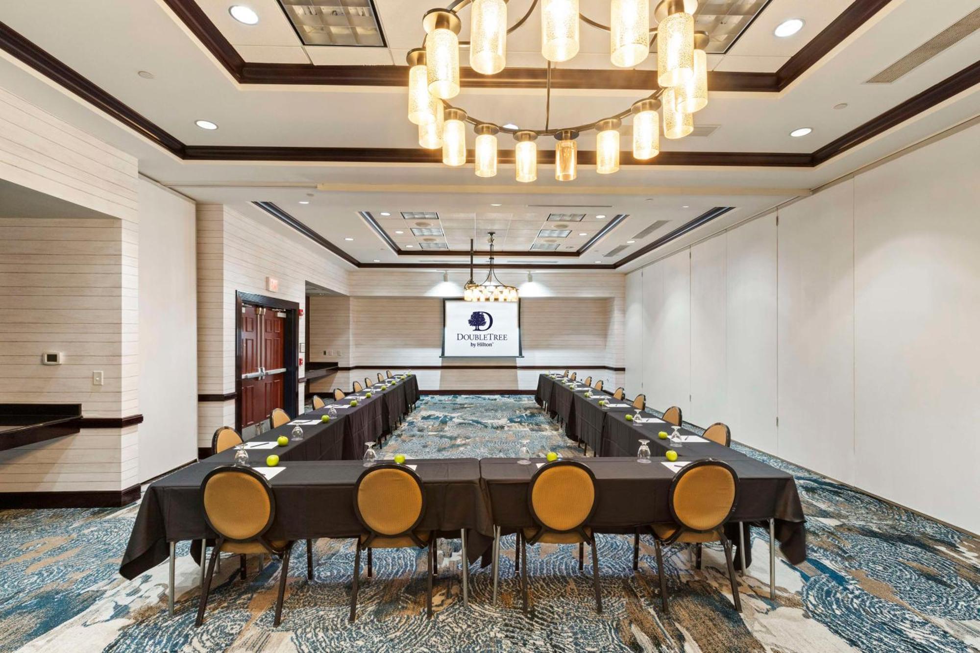 Doubletree By Hilton Front Royal Blue Ridge Shadows Hotel Екстериор снимка