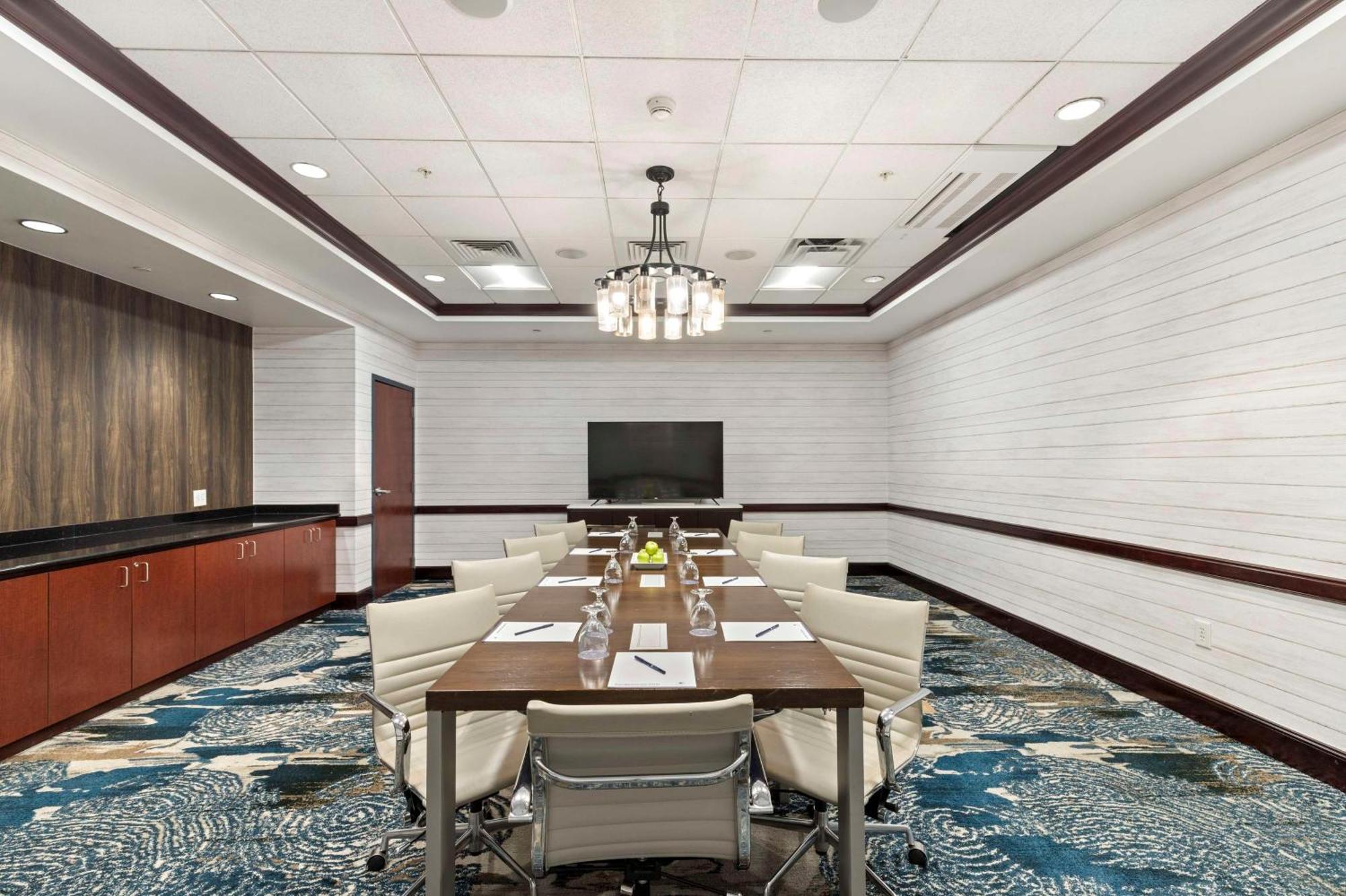 Doubletree By Hilton Front Royal Blue Ridge Shadows Hotel Екстериор снимка