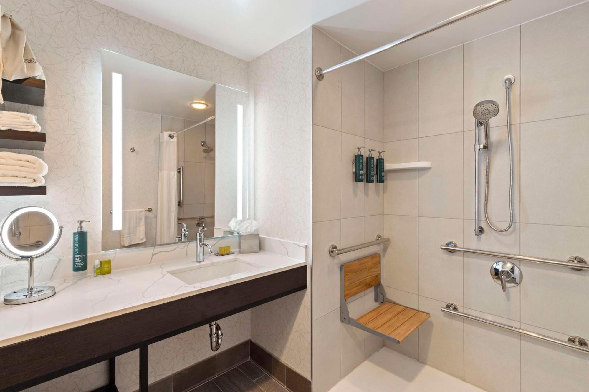 Doubletree By Hilton Front Royal Blue Ridge Shadows Hotel Екстериор снимка