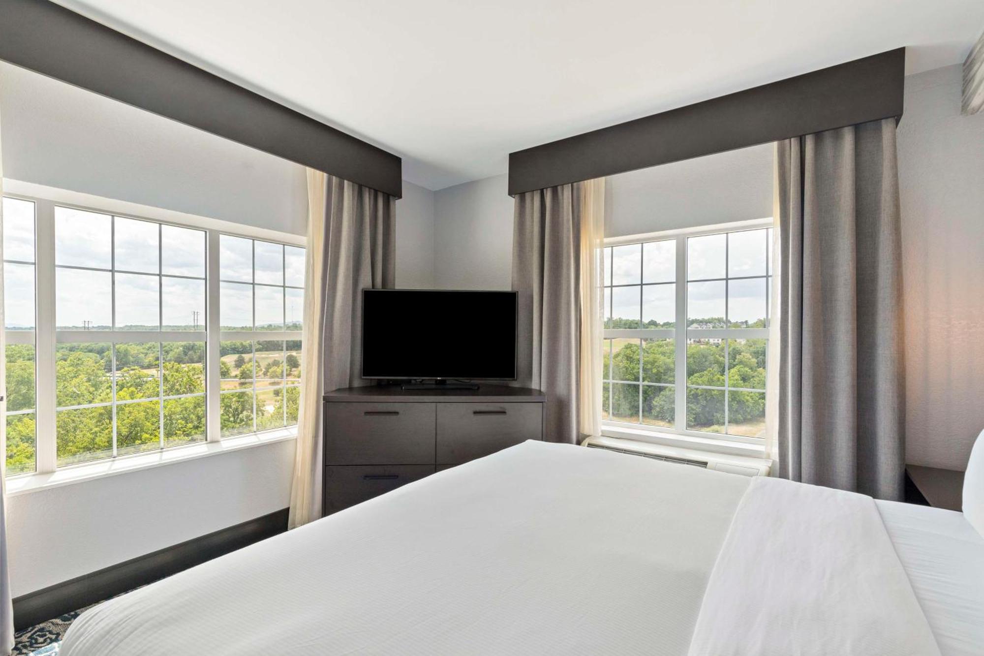Doubletree By Hilton Front Royal Blue Ridge Shadows Hotel Екстериор снимка