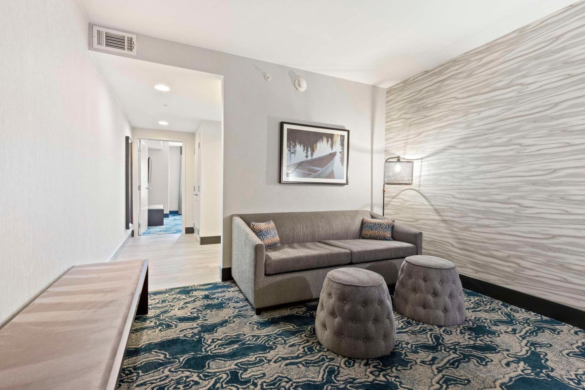 Doubletree By Hilton Front Royal Blue Ridge Shadows Hotel Екстериор снимка