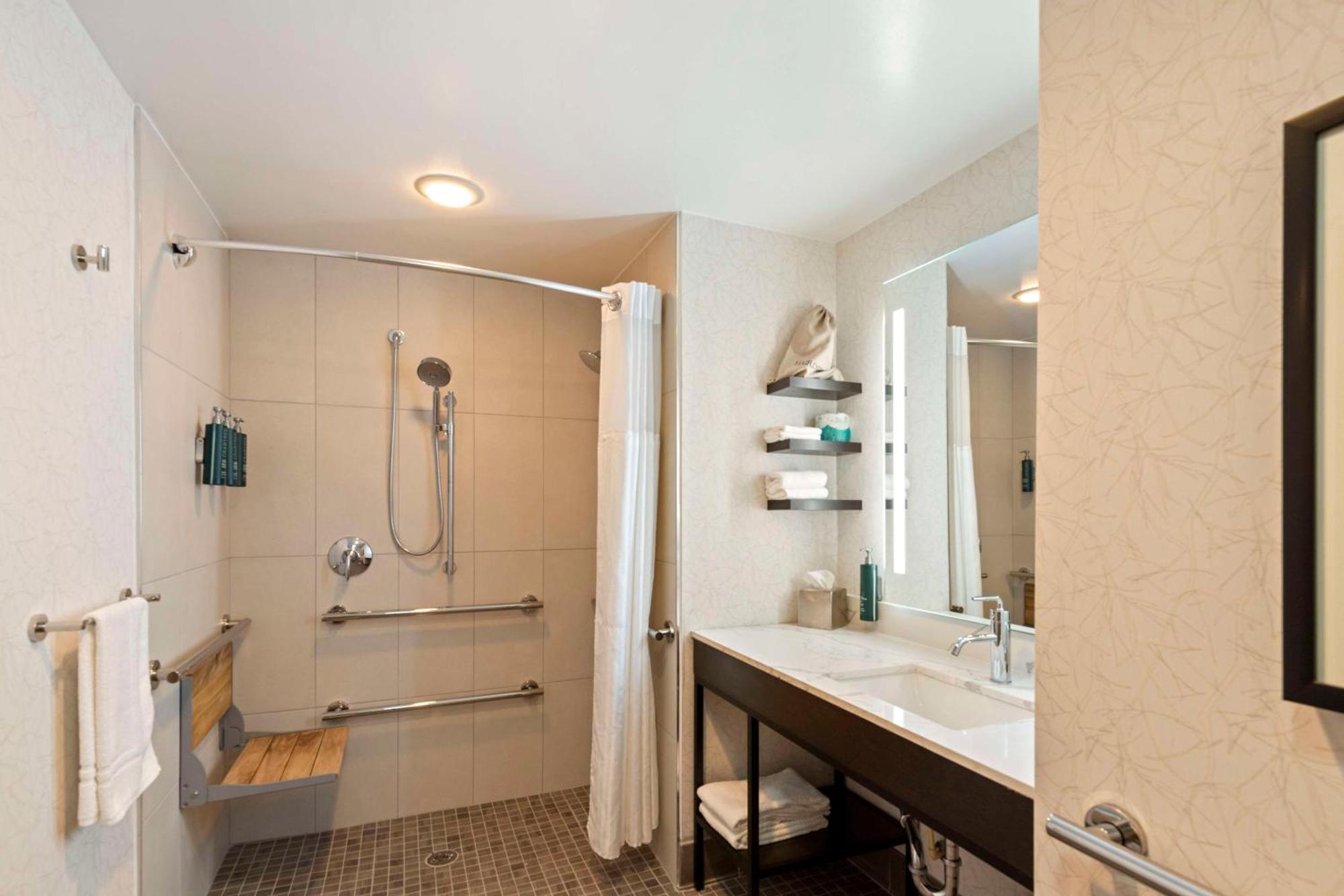 Doubletree By Hilton Front Royal Blue Ridge Shadows Hotel Екстериор снимка