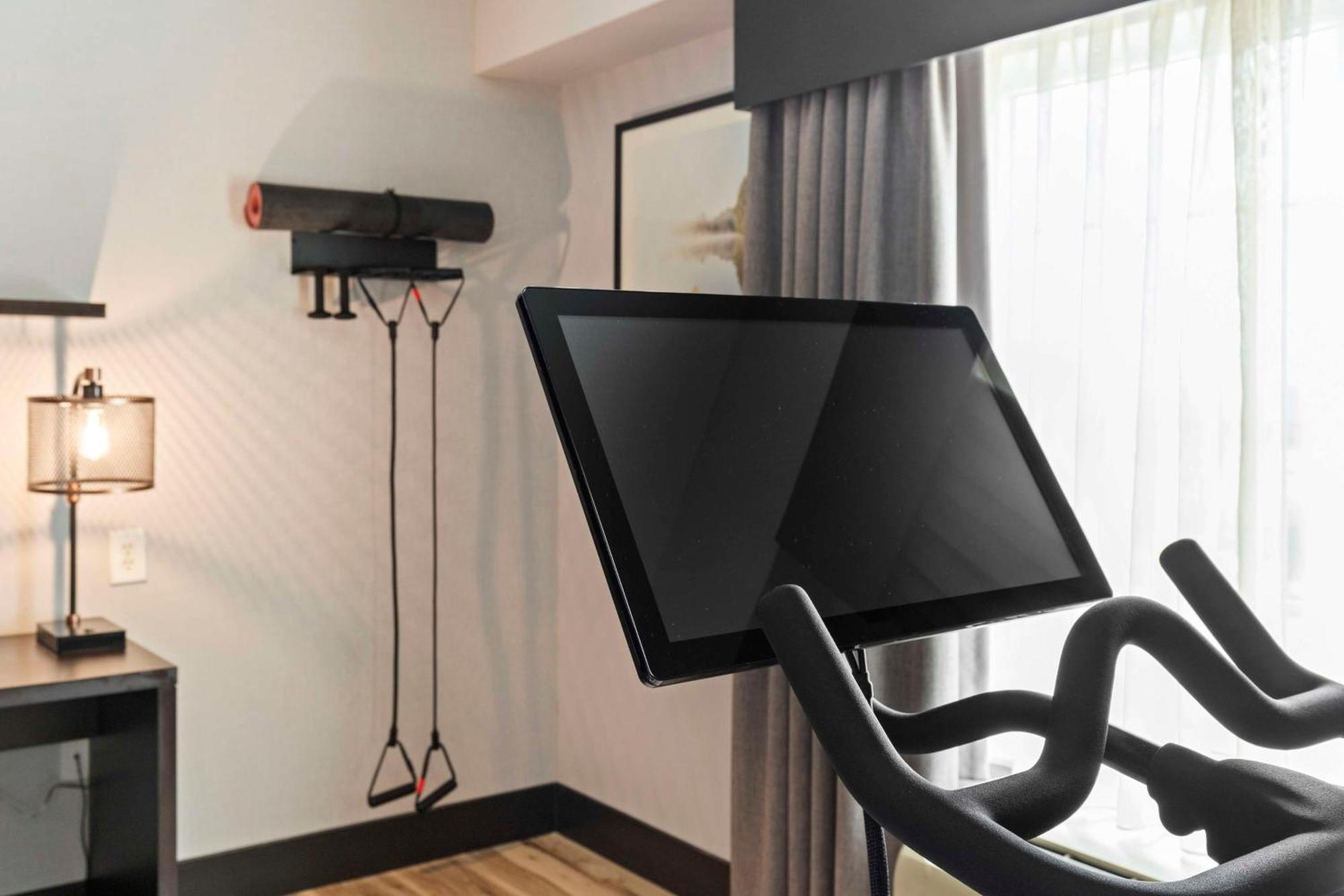 Doubletree By Hilton Front Royal Blue Ridge Shadows Hotel Екстериор снимка