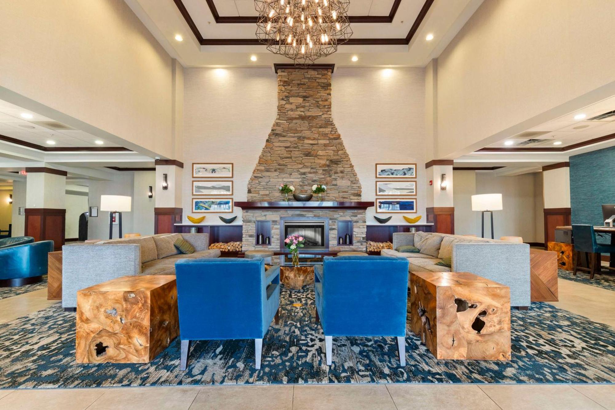 Doubletree By Hilton Front Royal Blue Ridge Shadows Hotel Екстериор снимка