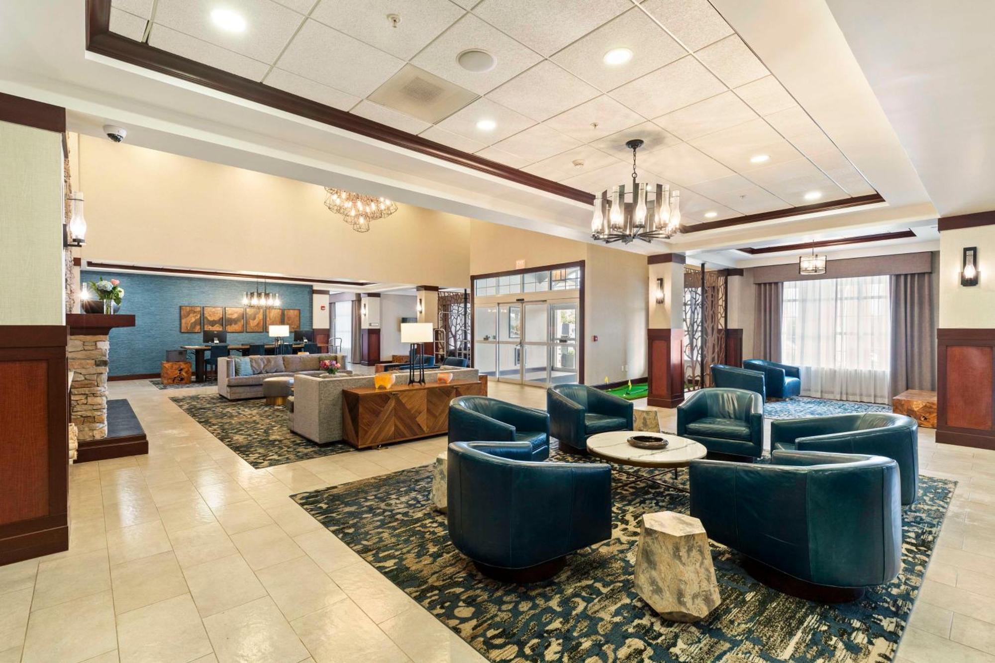 Doubletree By Hilton Front Royal Blue Ridge Shadows Hotel Екстериор снимка