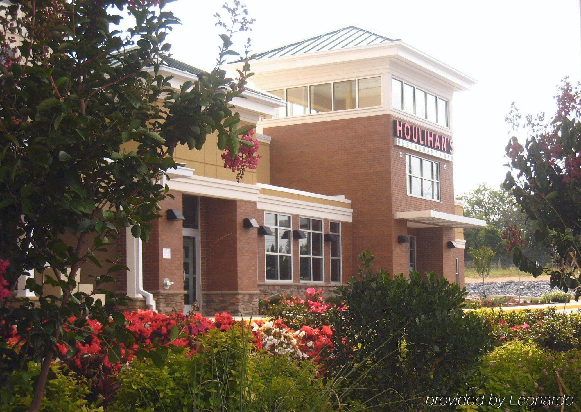Doubletree By Hilton Front Royal Blue Ridge Shadows Hotel Екстериор снимка
